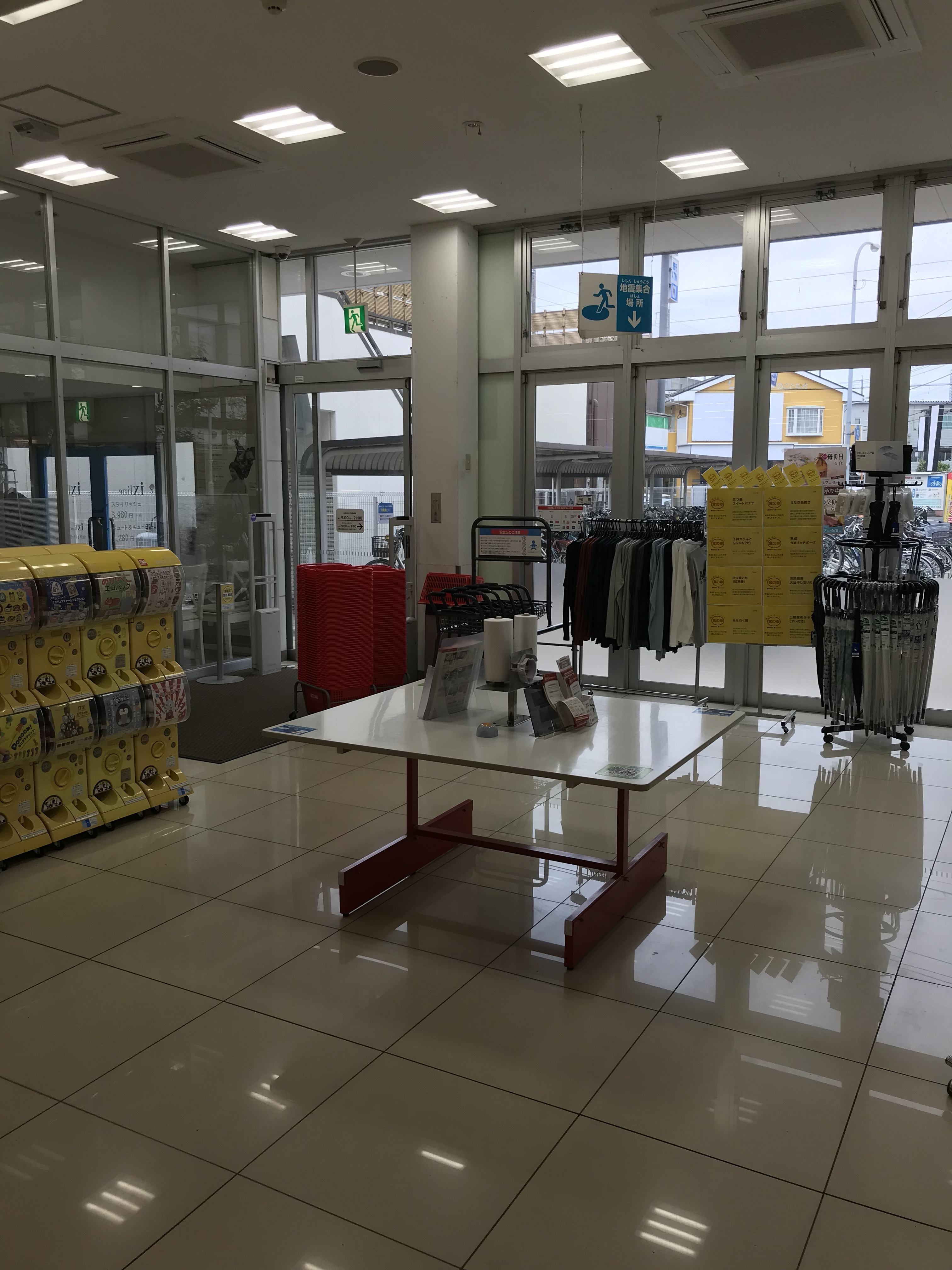 【西友　中浦和店】1Fレジ付近　物販、食物販のポップアップストアやプロモーション用途に最適なスーパー店内催事イベントスペース