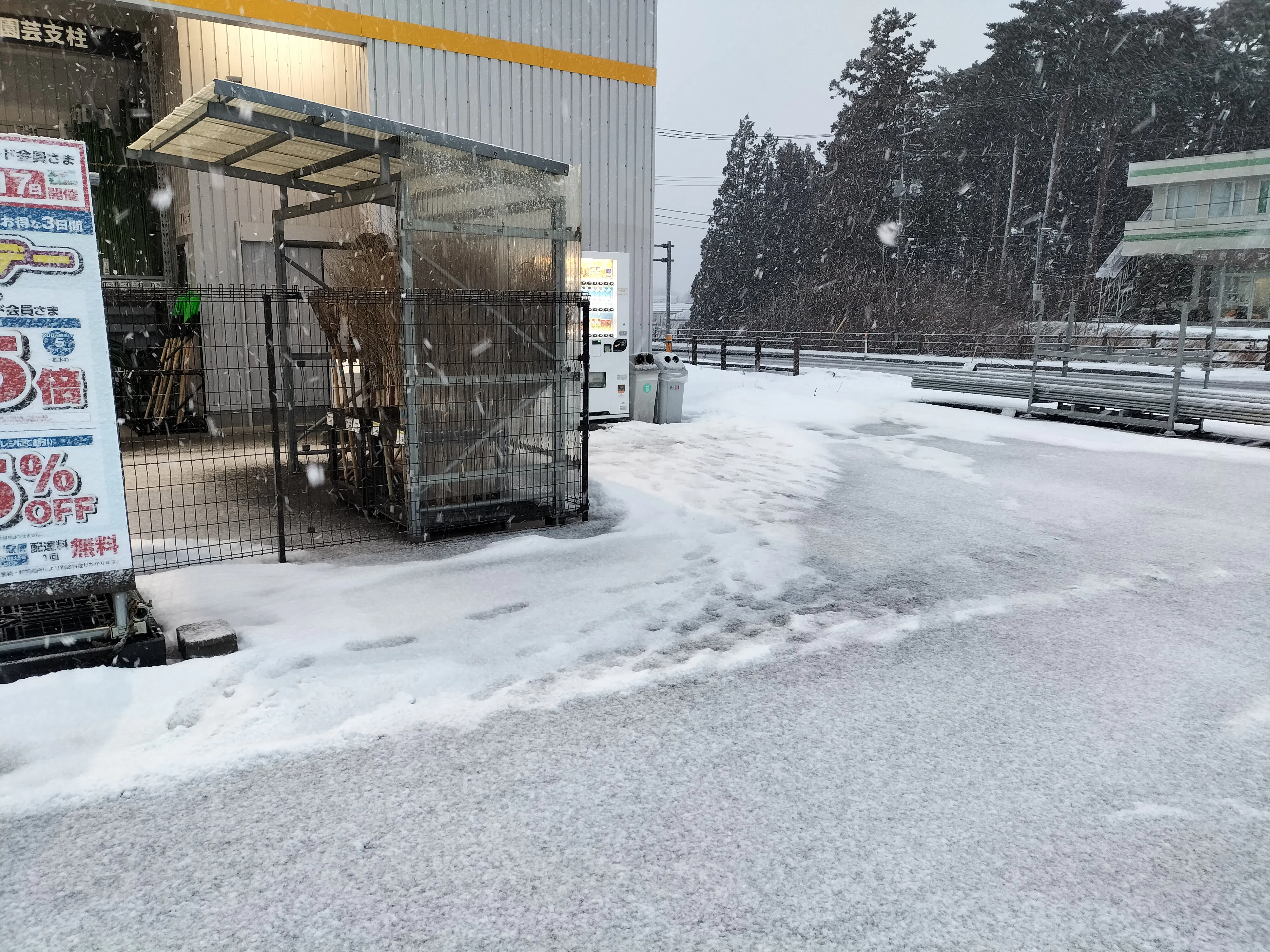 【ホームマート南郷店】屋外駐車場　キッチンカーの出店に最適なホームセンター内駐車場の屋外イベントスペースの画像