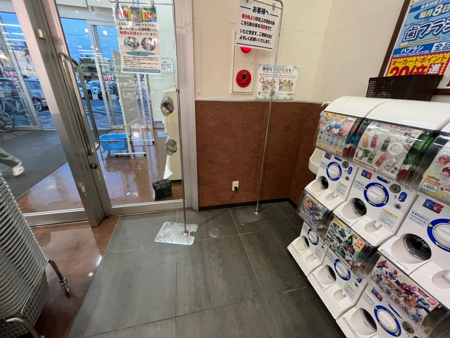 【オークワ西改田】プロモーションに最適な入口付近のスペース