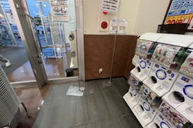 【オークワ西改田】プロモーションに最適な入口付近のスペース