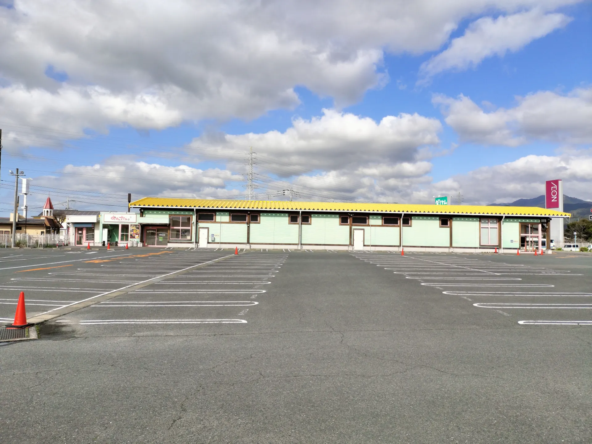 【ダイナム佐賀大和店ゆったり館】キッチンカー出店やプロモーションイベントに最適なアミューズメント施設のイベントスペース