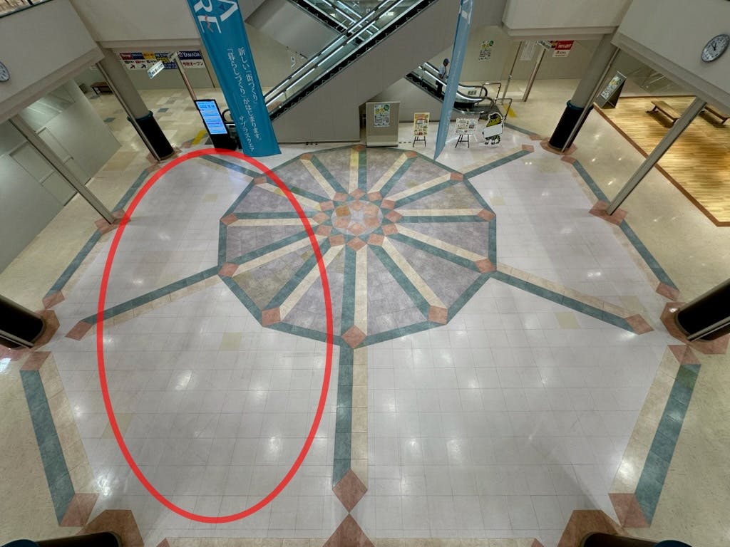 【サプラスクエア サプラ】食物販や販促プロモーションに最適な店舗中央に位置する催事スペース（フェスタコートB）の画像