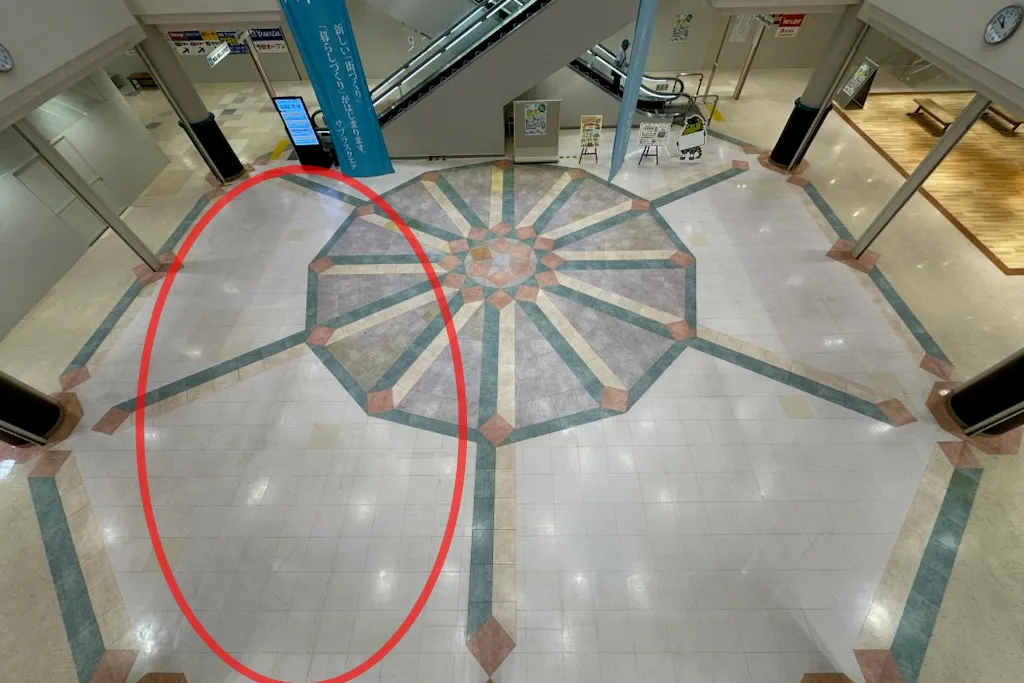 【サプラスクエア サプラ】食物販や販促プロモーションに最適な店舗中央に位置する催事スペース(フェスタコートB)