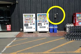 【メガセンタートライアルわさだ店】キッチンカーやプロモーションに利用可能な店頭入口スペース