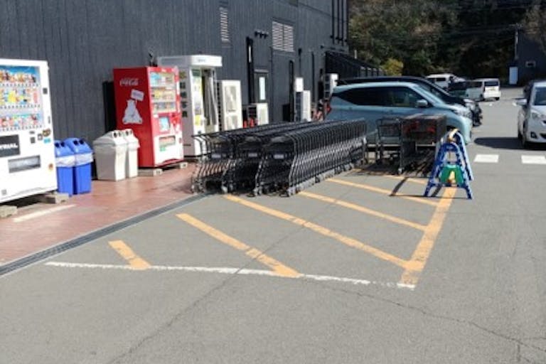 【メガセンタートライアルわさだ店】キッチンカーやプロモーションに利用可能な店頭入口スペースの画像3