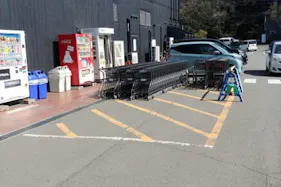 【メガセンタートライアルわさだ店】キッチンカーやプロモーションに利用可能な店頭入口スペース