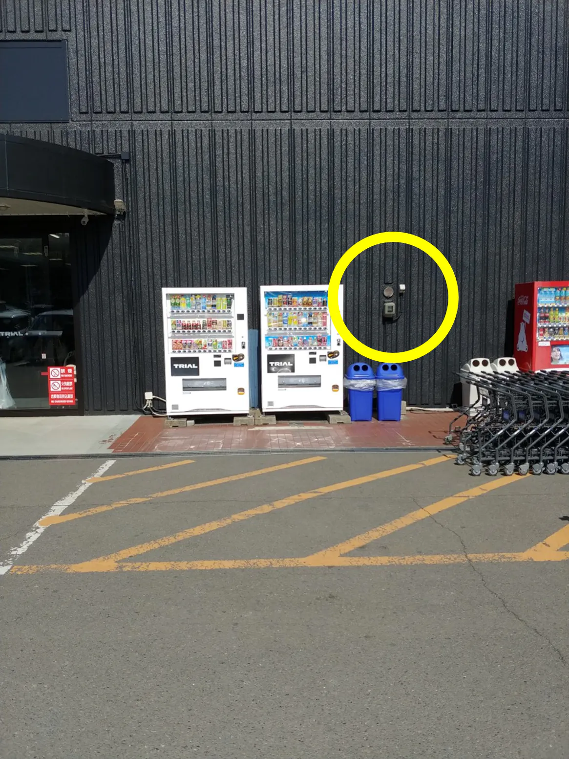 【メガセンタートライアルわさだ店】キッチンカーやプロモーションに利用可能な店頭入口スペース