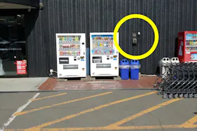 【メガセンタートライアルわさだ店】キッチンカーやプロモーションに利用可能な店頭入口スペース