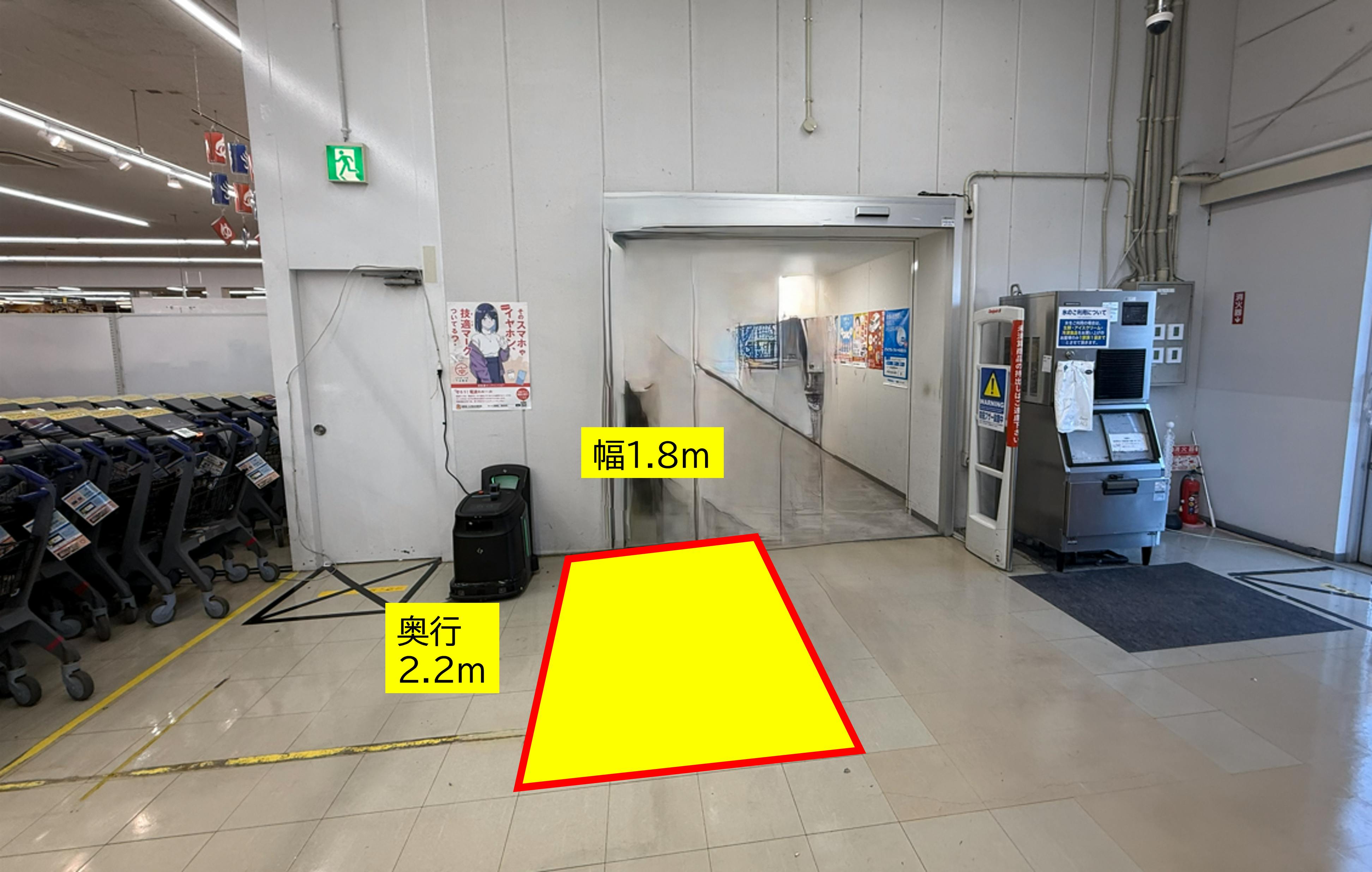 【スーパーセンタートライアル日田店】食物販やPR活動に最適な店内「出口横 イベントスペース」の画像