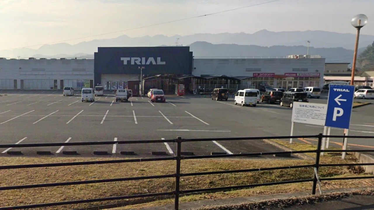 【スーパーセンタートライアル日田店】食物販やPR活動に最適な店内「出口横 イベントスペース」