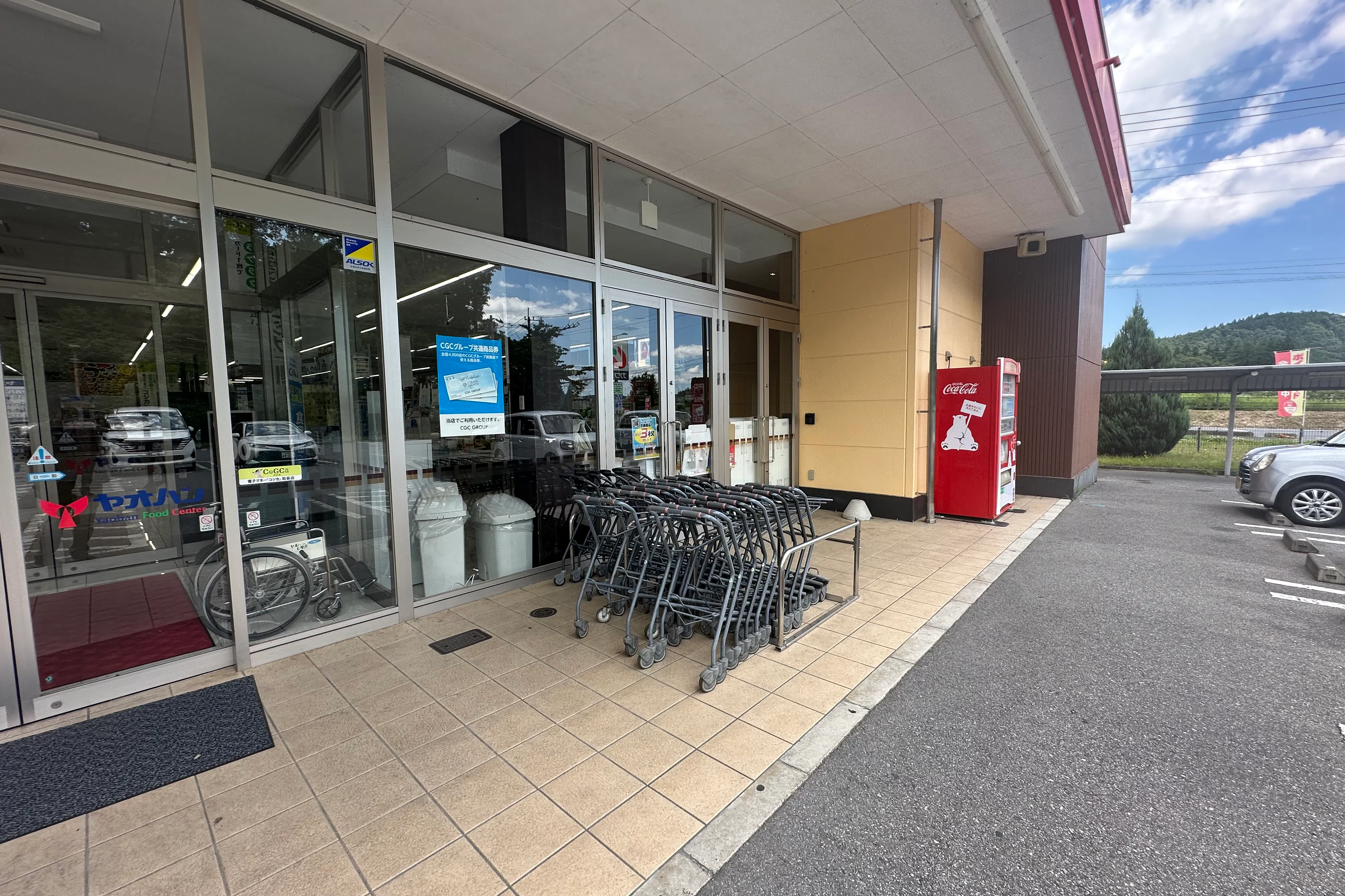 【ヤオハン七里店】プロモーションやキッチンカーに最適な店頭軒下スペース