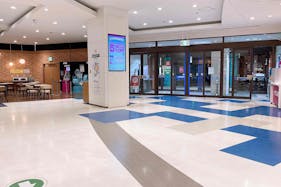 【イオンモール桑名】各種プロモーションや物販、食物販のポップアップストアに最適な1番街1F 東出入口のイベントスペース