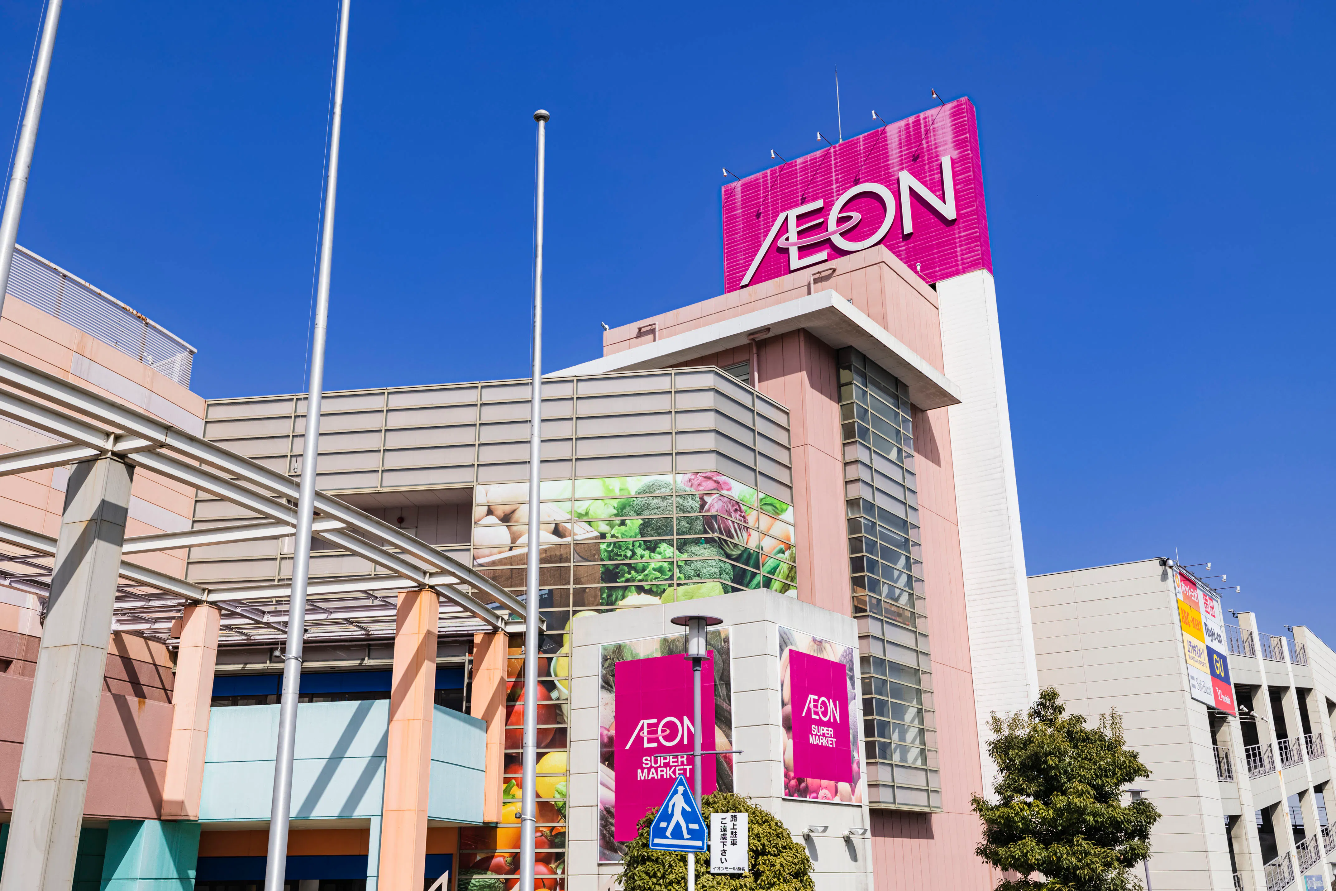 【イオンモール桑名】各種プロモーションや物販、食物販のポップアップストアに最適な2階「ソフィ川スミ」前のイベントスペース