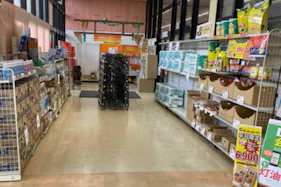 【ダイシン亘理店】風除室 プロモーションや物販に最適なホームセンター内階段前の催事イベントスペース