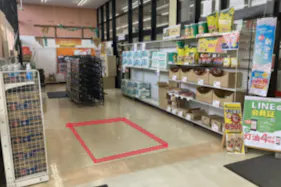 【ダイシン亘理店】風除室 プロモーションや物販に最適なホームセンター内階段前の催事イベントスペース