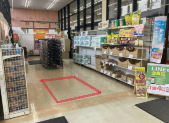 【ダイシン亘理店】風除室　プロモーションや物販に最適なホームセンター内階段前の催事イベントスペース