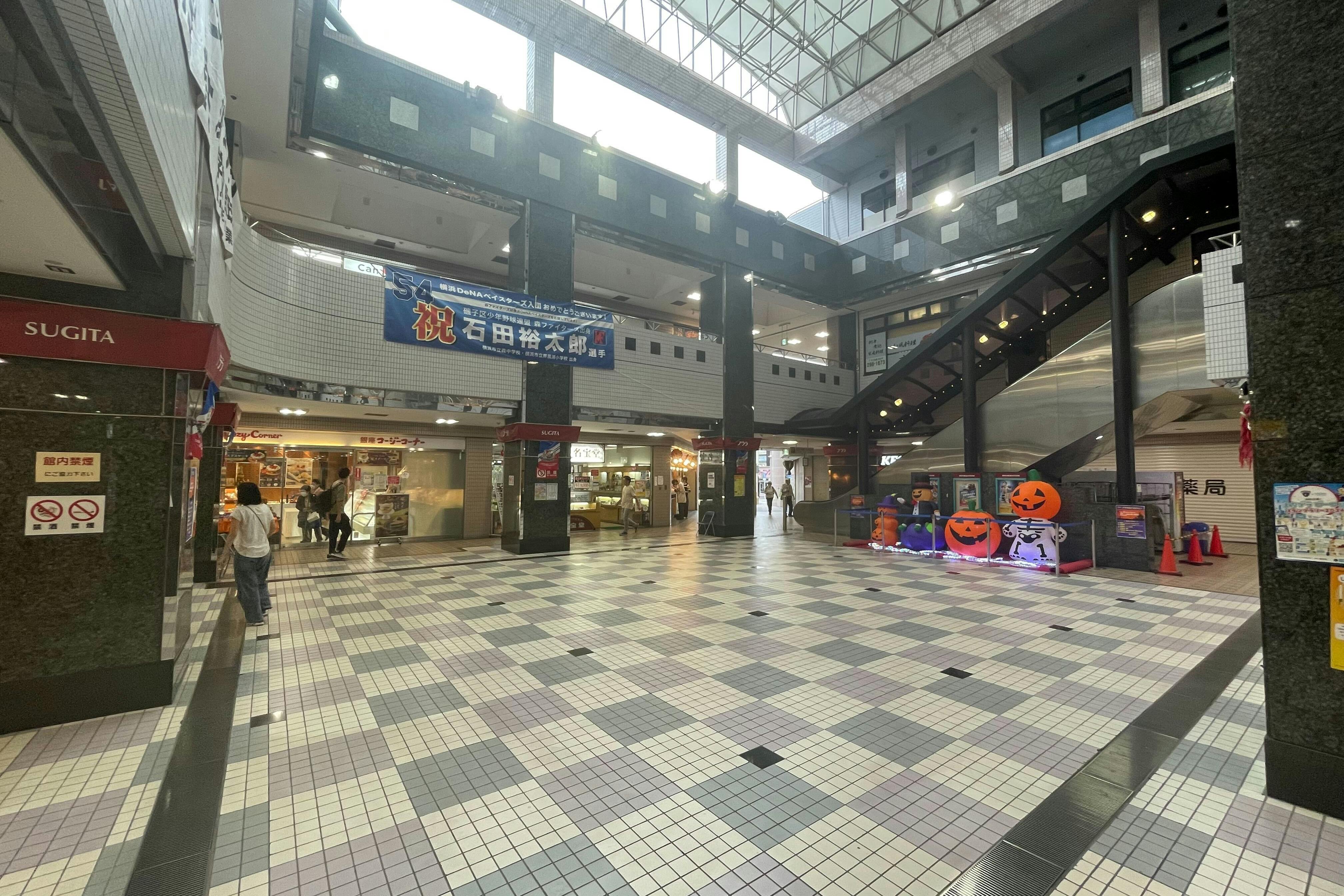 【プララ杉田/杉田駅直結】食物販や物販のポップアップストアに最適な駅直結のトラフィックのあるイベントスペース(1Fパティオ広場)