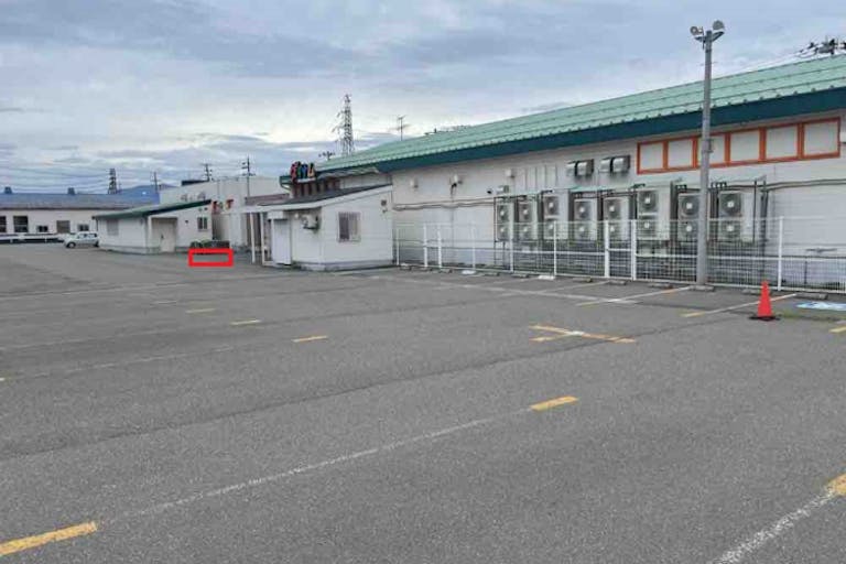 【ダイナム柏崎店】キッチンカーや各種プロモーションイベントでの出店に最適なアミューズメント施設の店舗出入口前イベントスペースの画像5