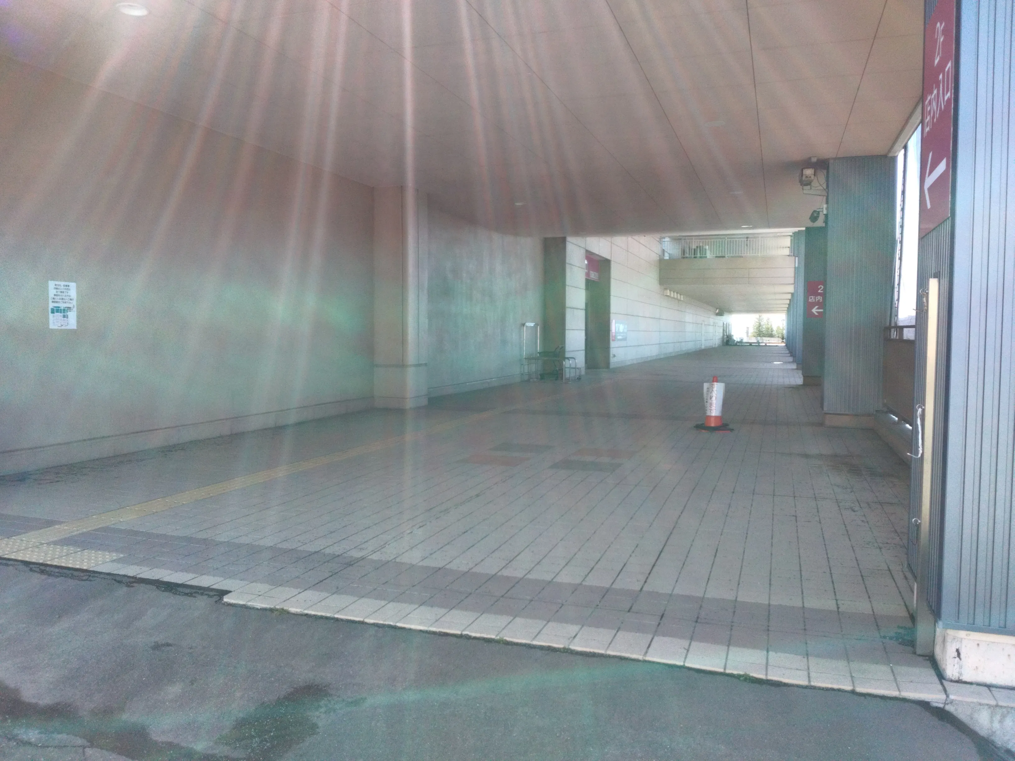 【イオン北見店】２F夕陽ヶ丘通りテラス