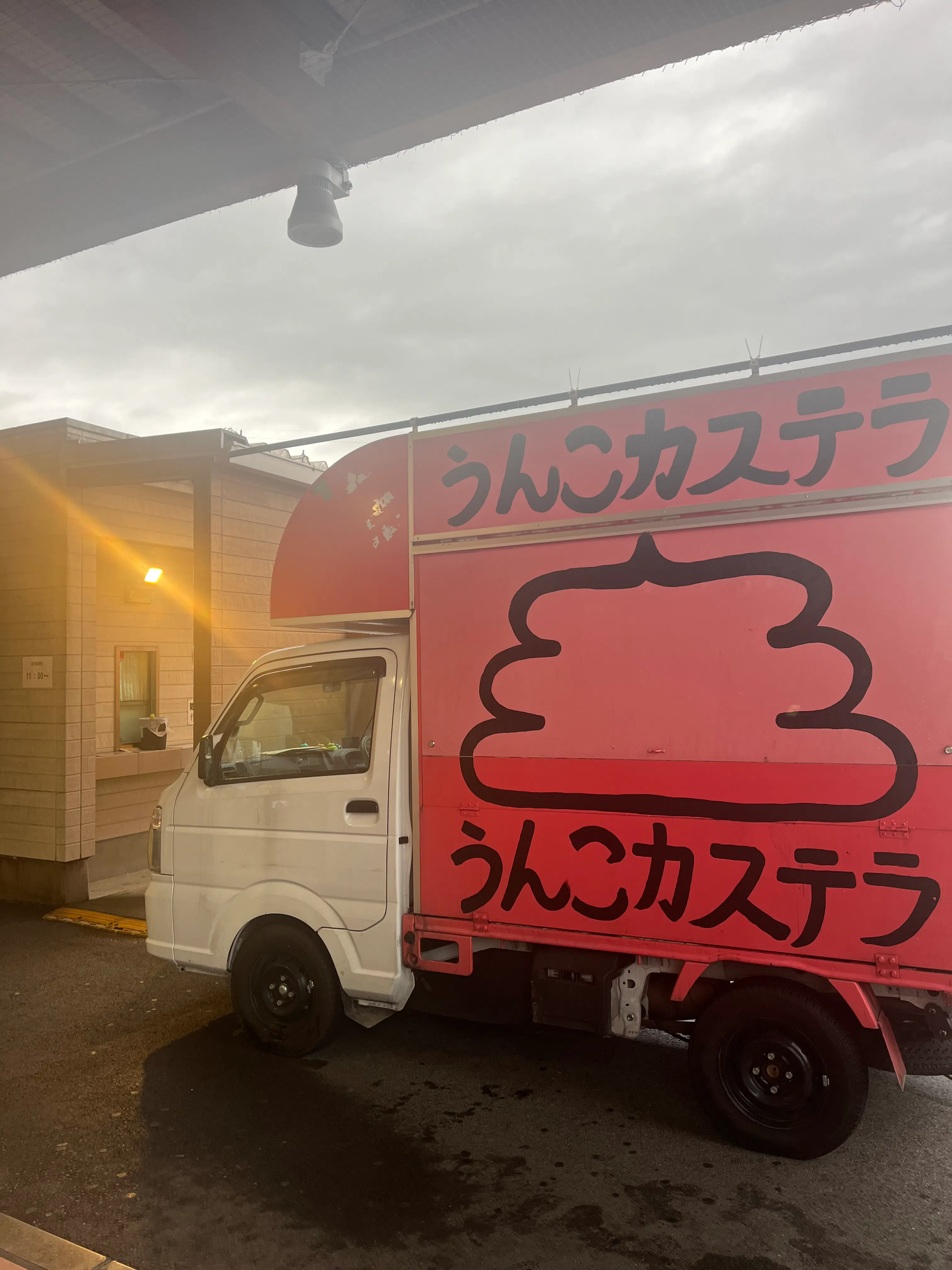 【夢屋高富505店】キッチンカーやプロモーション等に最適なアミューズメント施設のイベントスペース（交換所側風除室付近）