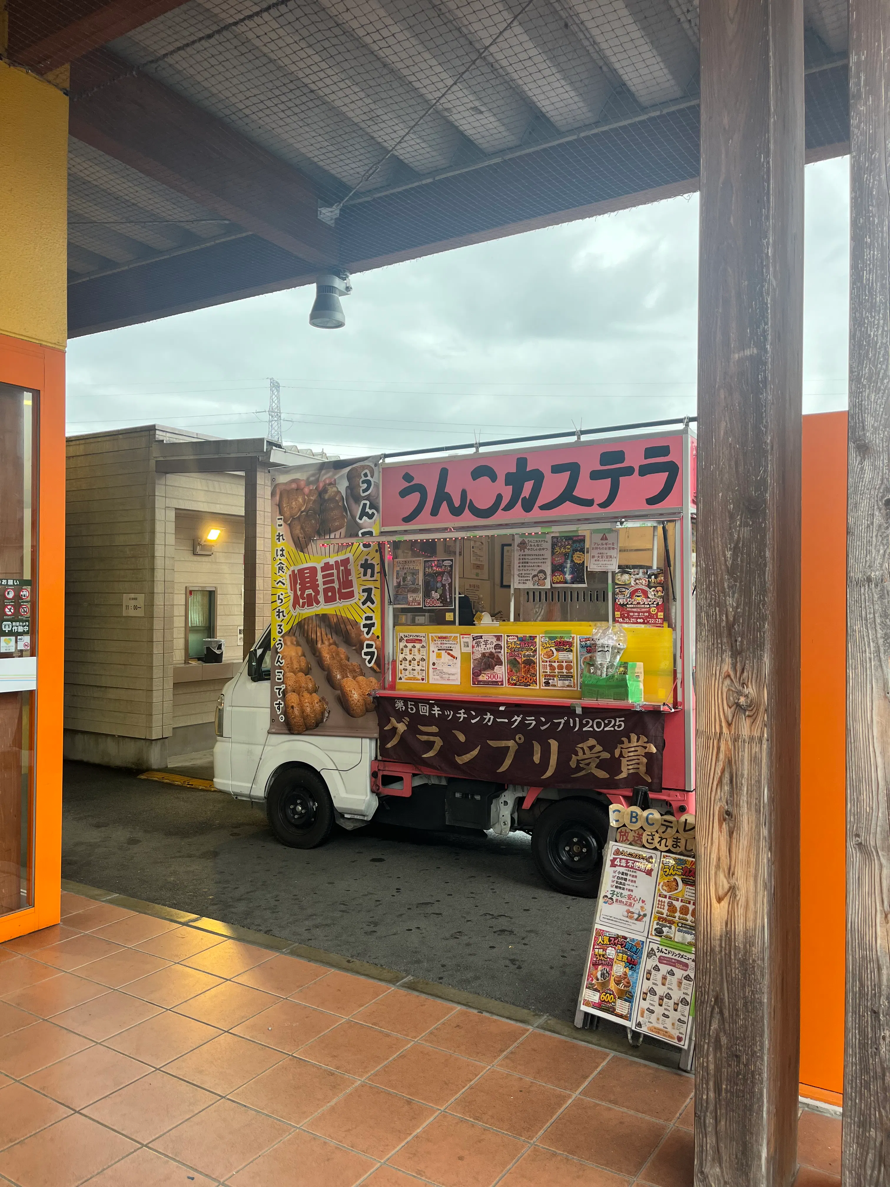 【夢屋高富505店】キッチンカーやプロモーション等に最適なアミューズメント施設のイベントスペース（交換所側風除室付近）