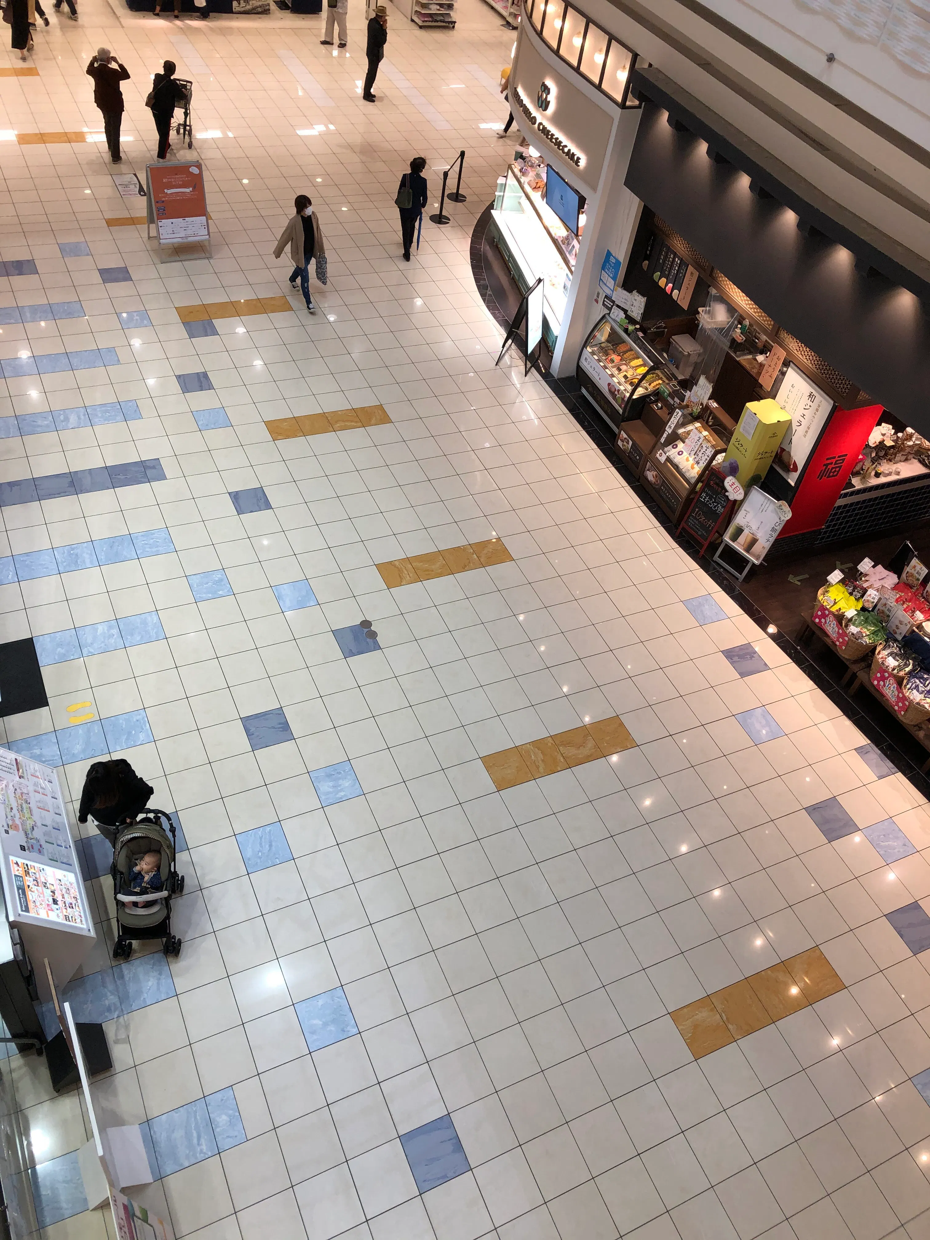 【イオンモールりんくう泉南】久世福商店前・212キッチンストア前の画像