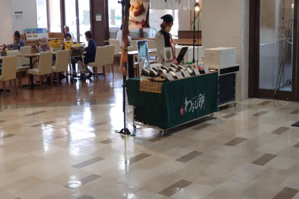 【府中天満屋】正面入口(イートイン横) 各種プロモーション、会員獲得イベントに最適な屋内催事イベントスペース