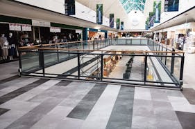 【イオンモール下田】イオン保険カウンター前広場