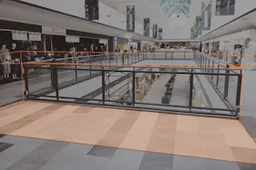 【イオンモール下田】イオン保険カウンター前広場