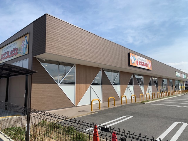 【サンフレッシュ狛田店】キッチンカー出店や企業プロモーションイベントに最適な地域密着型スーパーの駐車場スペース