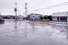 【ホームセンターサンデー三沢店】キッチンカーの出店に最適な店舗駐車場内にある屋外スペース