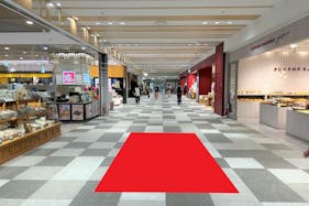 【アミュプラザ鹿児島】B1F 東西通路(東側)/食物販に最適な、飲食・食品フロア地下通路中央のポップアップスペース
