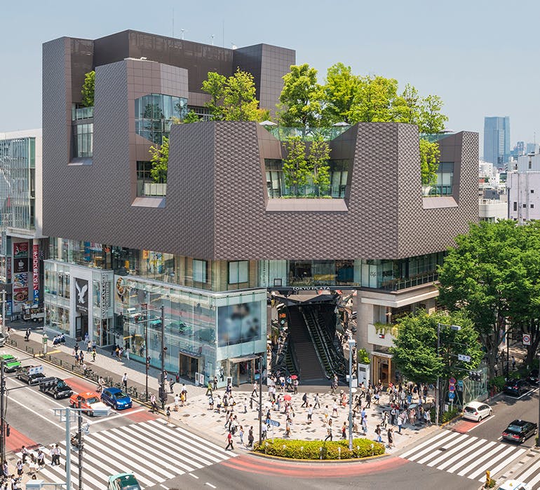 【東急プラザ表参道原宿/明治神宮前駅1分】原宿のランドマーク的な商業施設にある様々なイベントや撮影等に適した緑と調和する屋外テラススペース