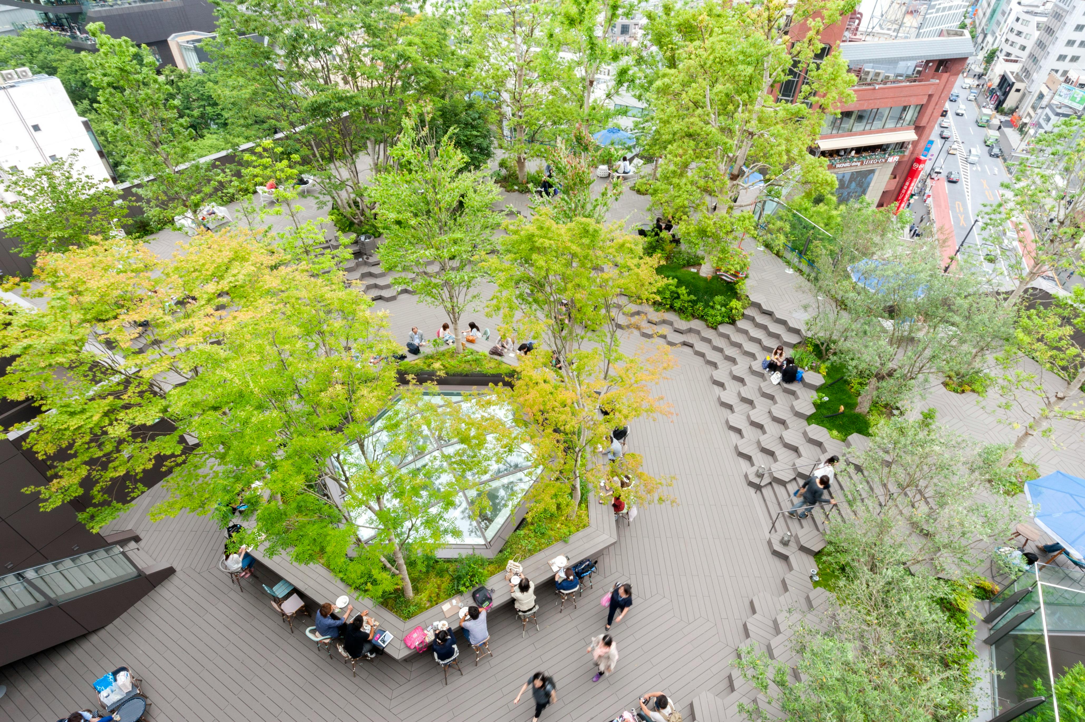 【東急プラザ表参道原宿/明治神宮前駅1分】原宿のランドマーク的な商業施設にある様々なイベントや撮影等に適した緑と調和する屋外テラススペース