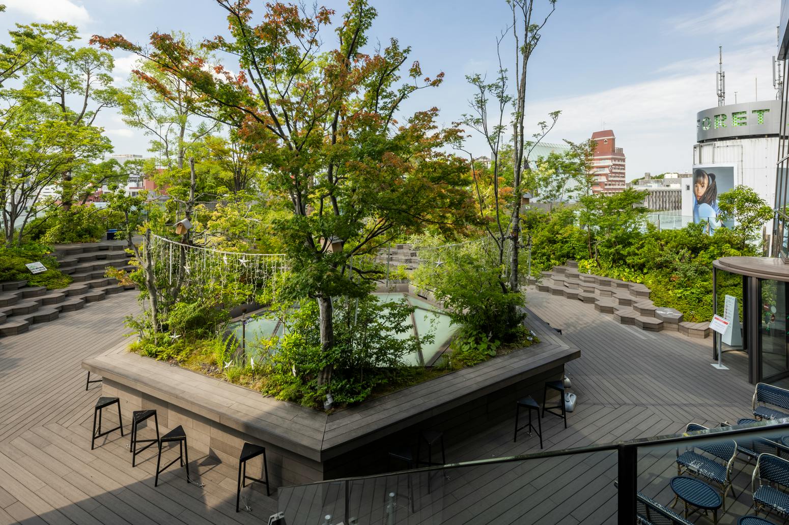 【東急プラザ表参道原宿/明治神宮前駅1分】原宿のランドマーク的な商業施設にある様々なイベントや撮影等に適した緑と調和する屋外テラススペース