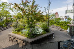 【東急プラザ表参道原宿/明治神宮前駅1分】原宿のランドマーク的な商業施設にある様々なイベントや撮影等に適した緑と調和する屋外テラススペース