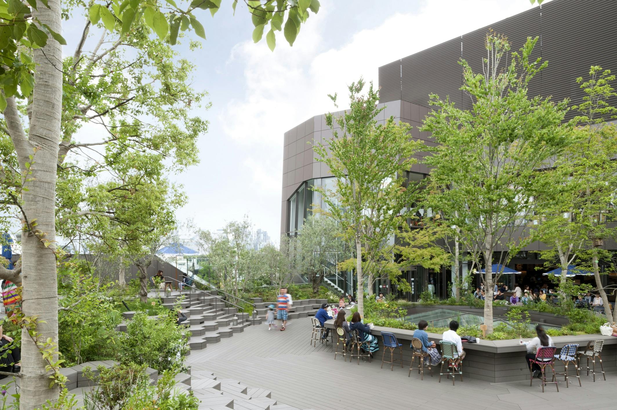 【東急プラザ表参道原宿/明治神宮前駅1分】原宿のランドマーク的な商業施設にある様々なイベントや撮影等に適した緑と調和する屋外テラススペース