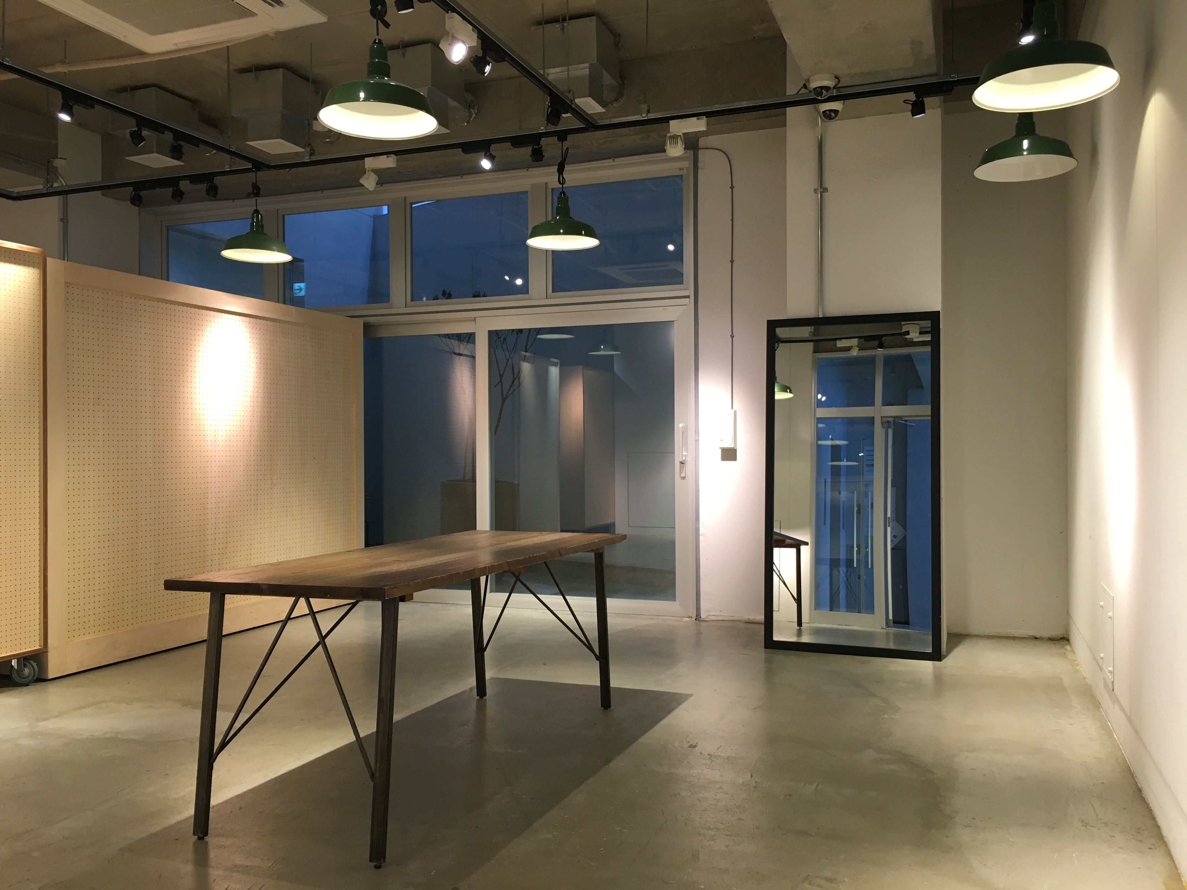 明治神宮前駅にあるスペースの一部をお貸出しします。