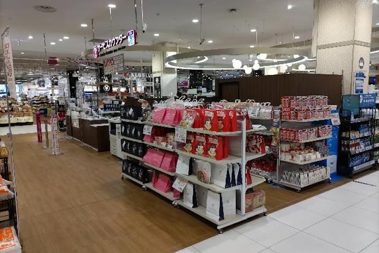 【イオンスタイル四條畷】各種プロモーションや物販、食物販のポップアップストアに最適な1Fサービスカウンター横の催事イベントスペースの画像1