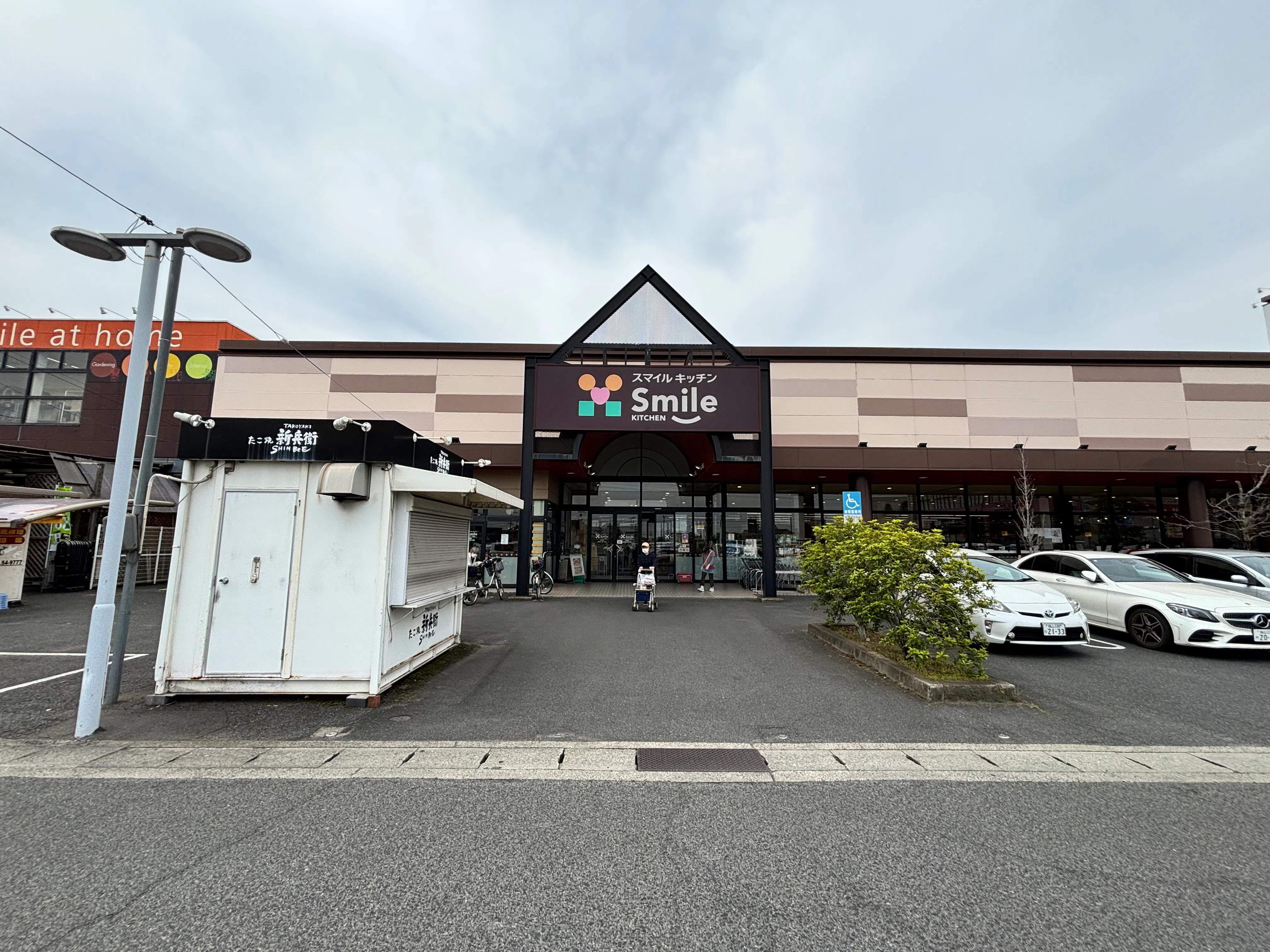 【スマイルキッチン】キッチンカーや食物販に適した地元密着型スーパーの軒先スペース