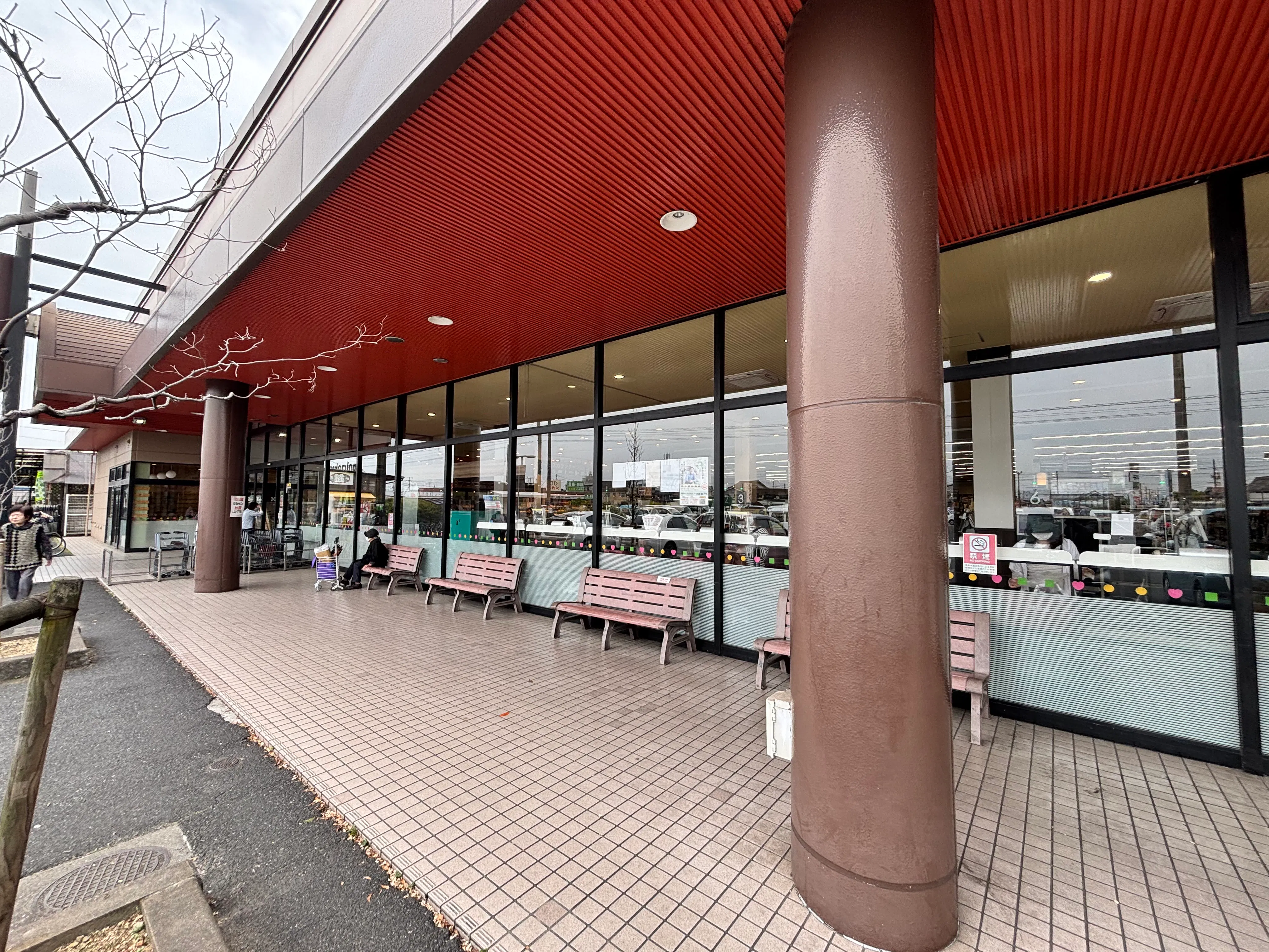 【スマイルキッチン】キッチンカーや食物販に適した地元密着型スーパーの軒先スペース