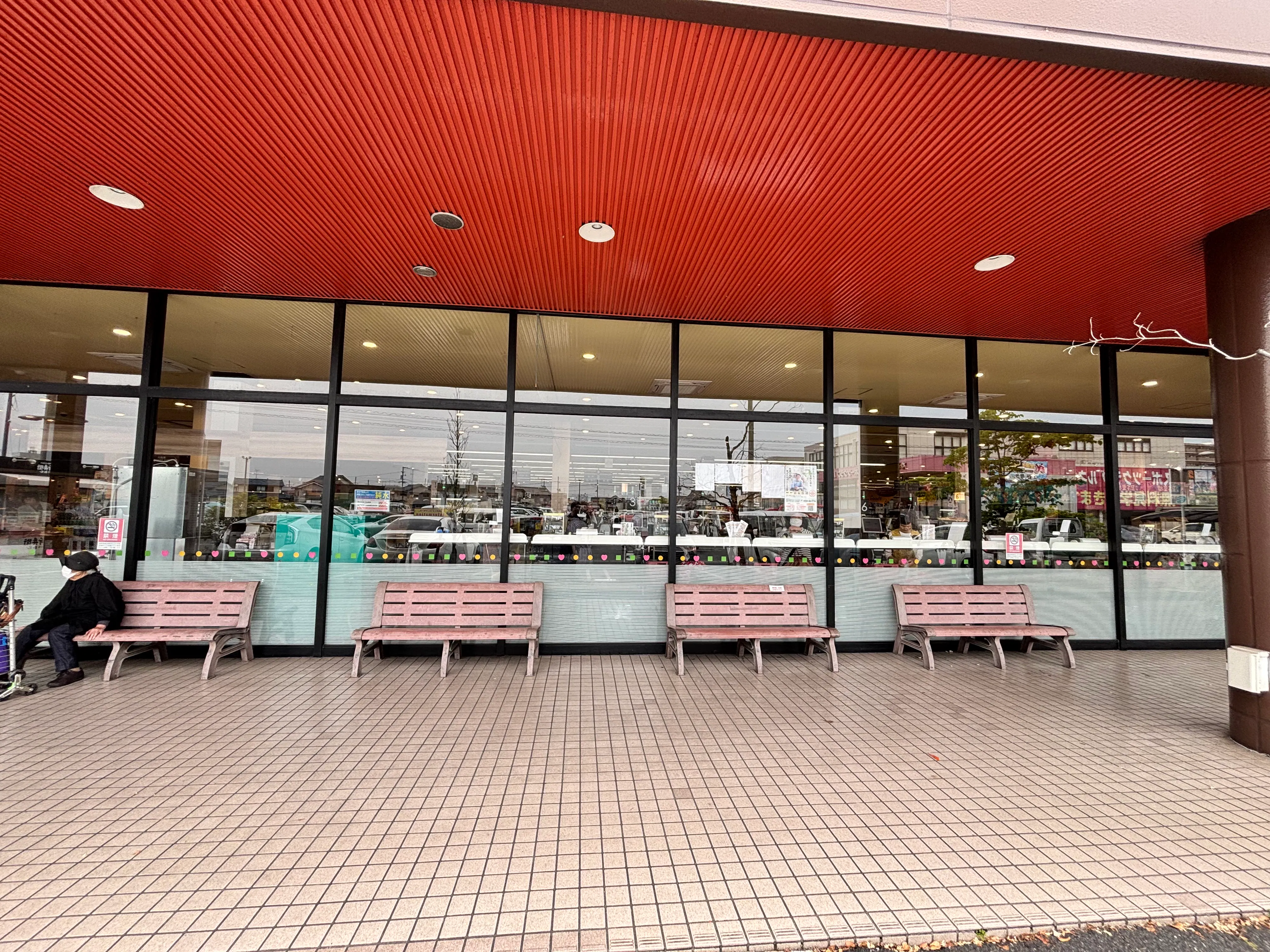 【スマイルキッチン】キッチンカーや食物販に適した地元密着型スーパーの軒先スペース