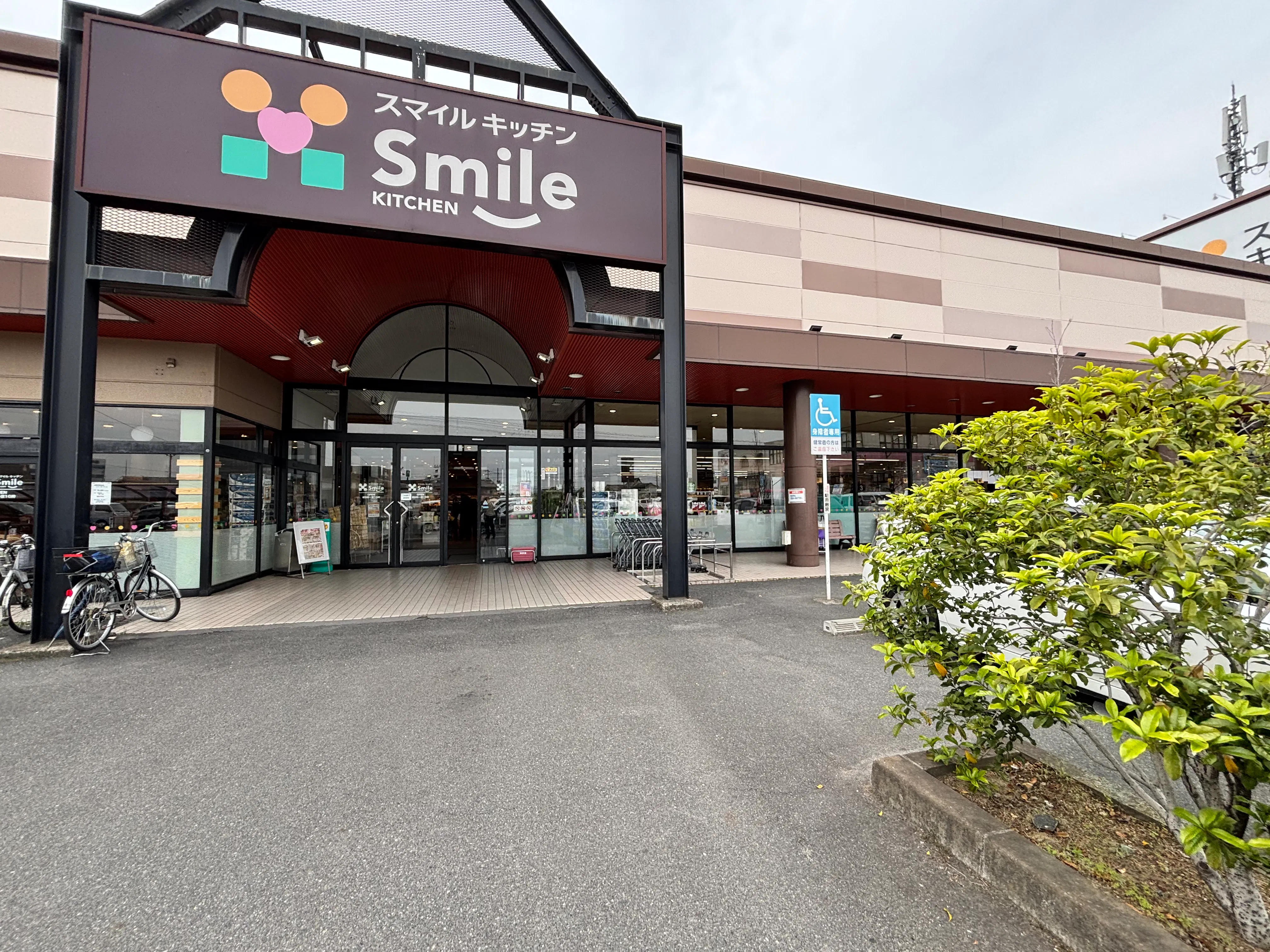 【スマイルキッチン】キッチンカーや食物販に適した地元密着型スーパーの軒先スペース
