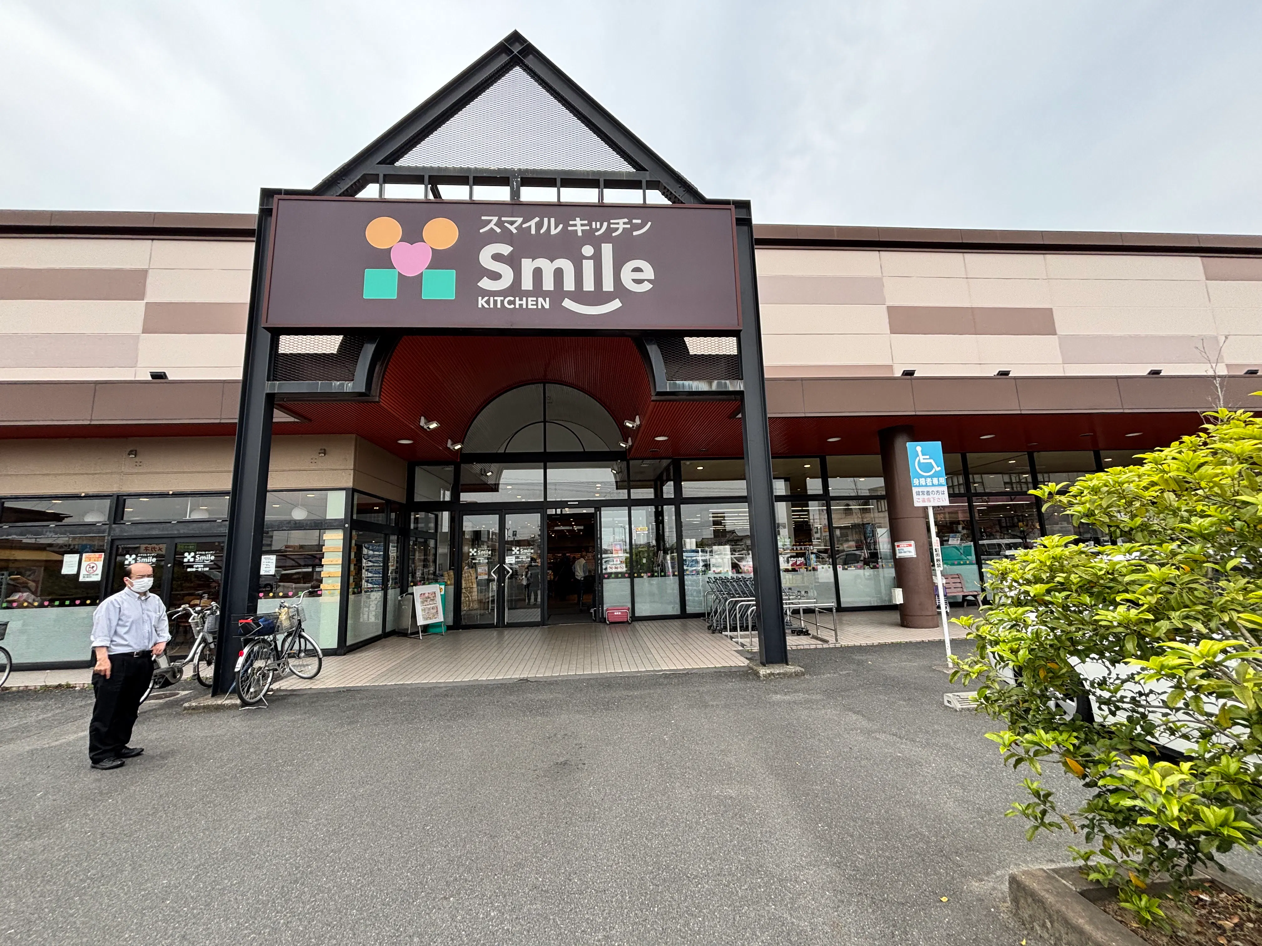 【スマイルキッチン】キッチンカーや食物販に適した地元密着型スーパーの軒先スペース