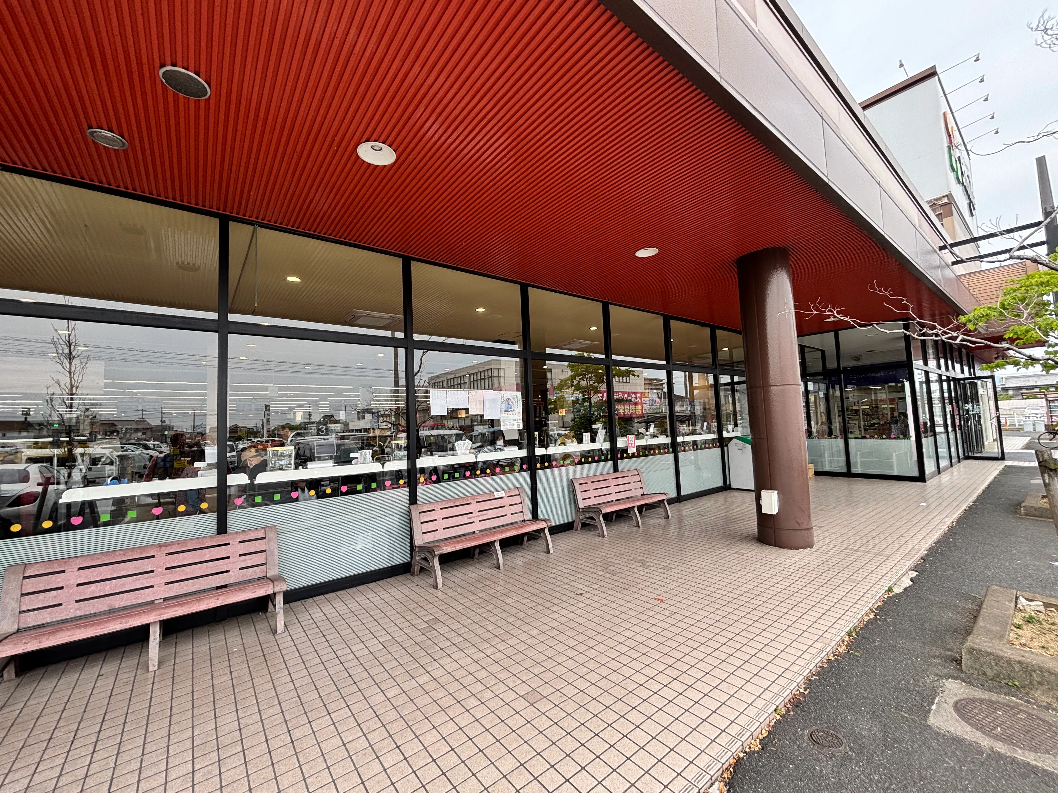 【スマイルキッチン】キッチンカーや食物販に適した地元密着型スーパーの軒先スペース