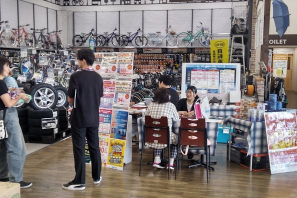 【サンデー盛岡みたけ店】風除室 食物販やプロモーション等の出店に最適なホームセンター店内のイベントスペース