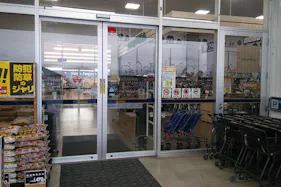 【サンデー盛岡みたけ店】風除室 食物販やプロモーション等の出店に最適なホームセンター店内のイベントスペース