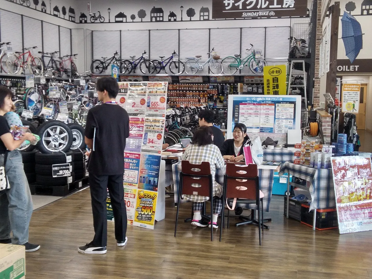 【サンデー盛岡みたけ店】風除室　食物販やプロモーション等の出店に最適なホームセンター店内のイベントスペースの画像