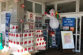 【西友 八百津店】店頭(軒下) プロモーション用途や物販、食物販のポップアップストアに最適なスーパー屋外軒先の催事イベントスペース
