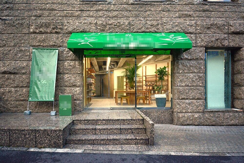 外観の写真です。1階路面店です。